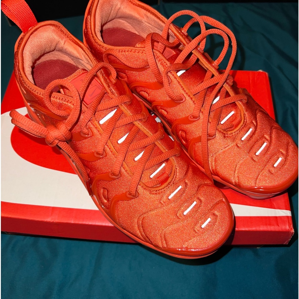 Nike Air VaporMax Plus
Women's Shoes “triple orange”🧡🧡🧡